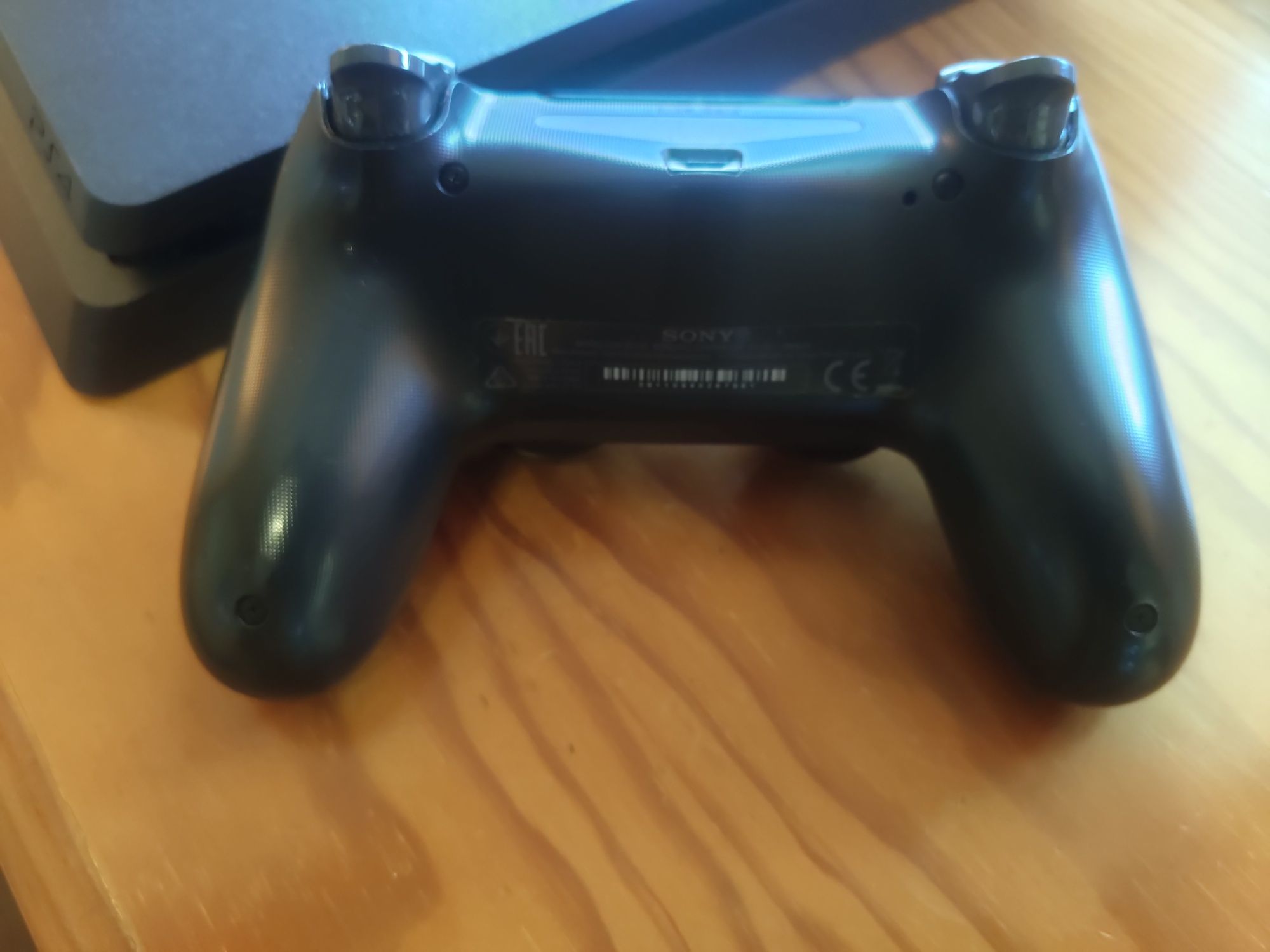 PS4 1tb com 5 jogos como nova