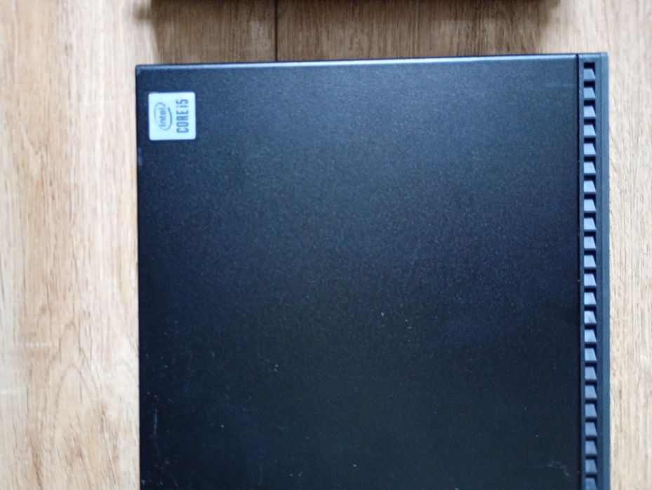 Komputer Lenovo m70q stan bdb 16gb dysk 512 nowy