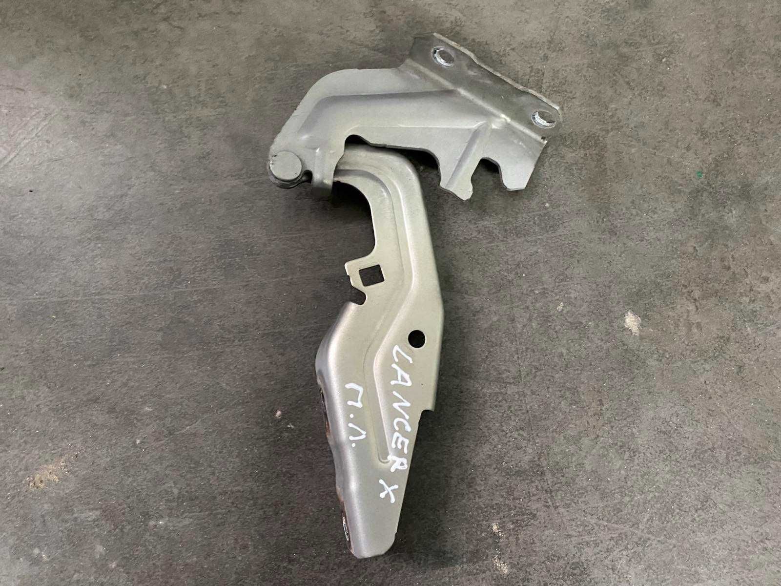 Петля капота Mitsubishi Lancer X 07-15р. 5905A089,5905A090