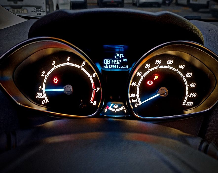 FORD FIESTA carro a gasolina - econômico ideal para a cidade