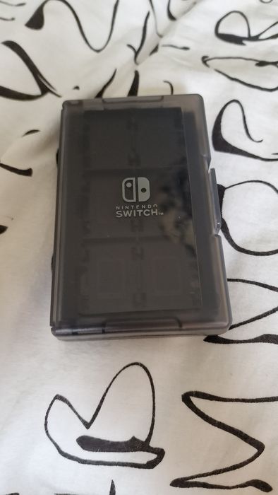 Caixa Hori - 24 jogos Nintendo Switch