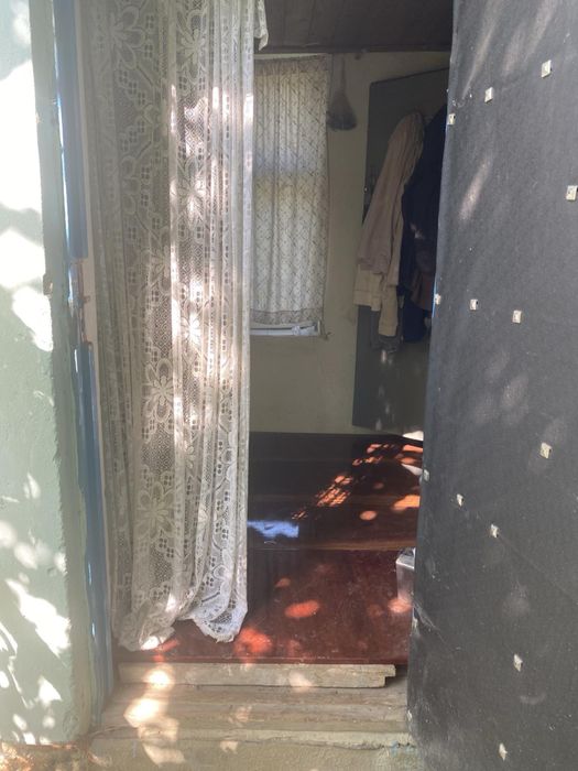 Продаж дачний будинок і прилегла земля