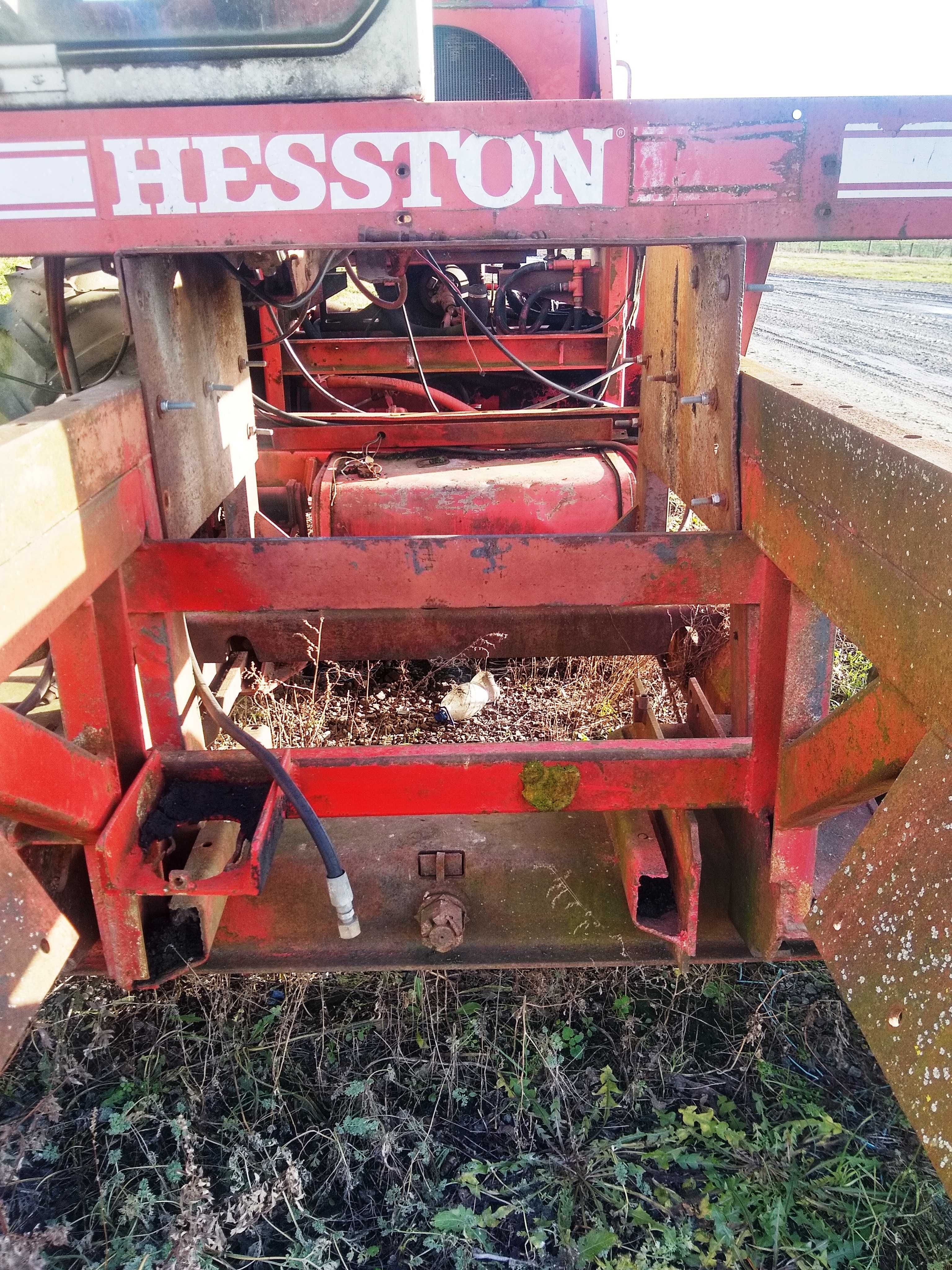 комбайн HESSTON 7600