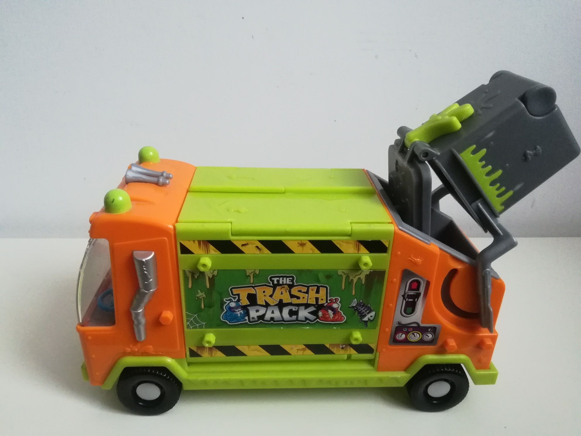 HASBRO trash pack, śmieciaki, śmieciarka.