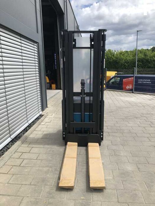 Bobcat BSL16N-7i Lithium Triplex Initalhub 0mh/1.6t/2.1m/2025y