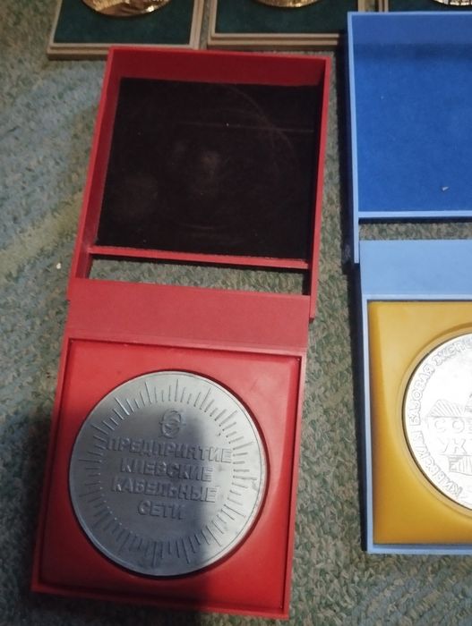 Продам настольние медали