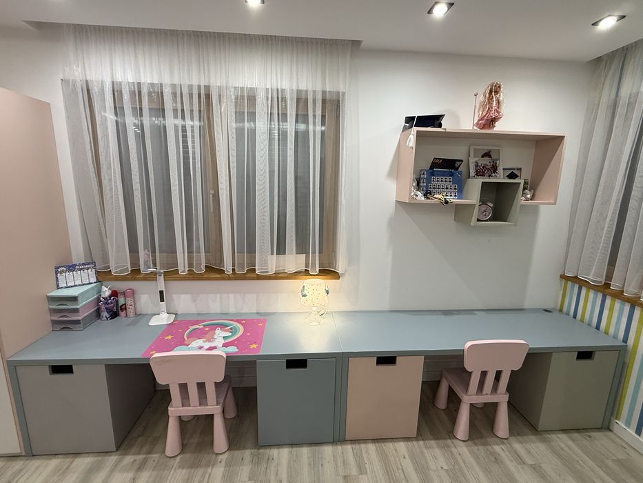 Sprzedam dwa biurka dla dziecka plus szuflady na kolkach