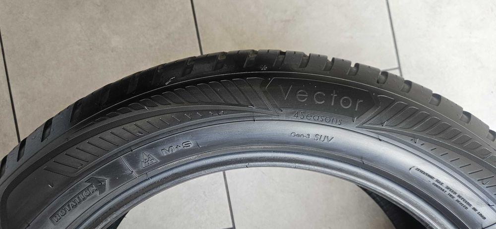 Opony wielosezonowe Goodyear Vector 4Seasons  235/55 R19