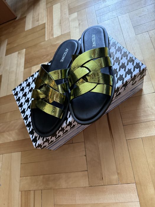 Шкіряні шльопанці