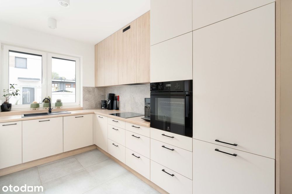 Przestronny bliźniak, gotowy do wejścia/fotowoltaika/klima./Koninko