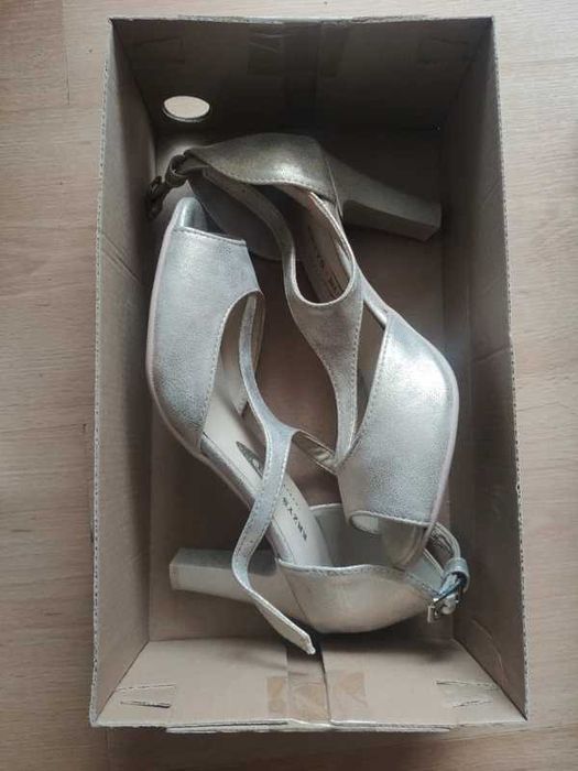 Złote sandałki rozmiar 36