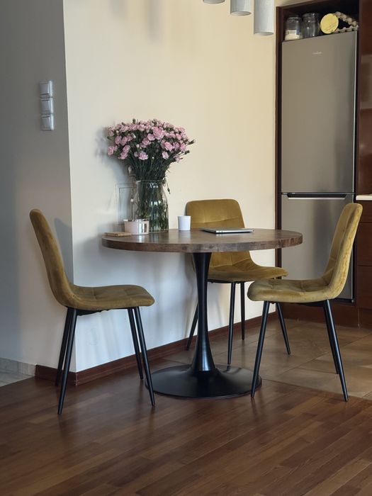 Stól okragły + 3 krzesła