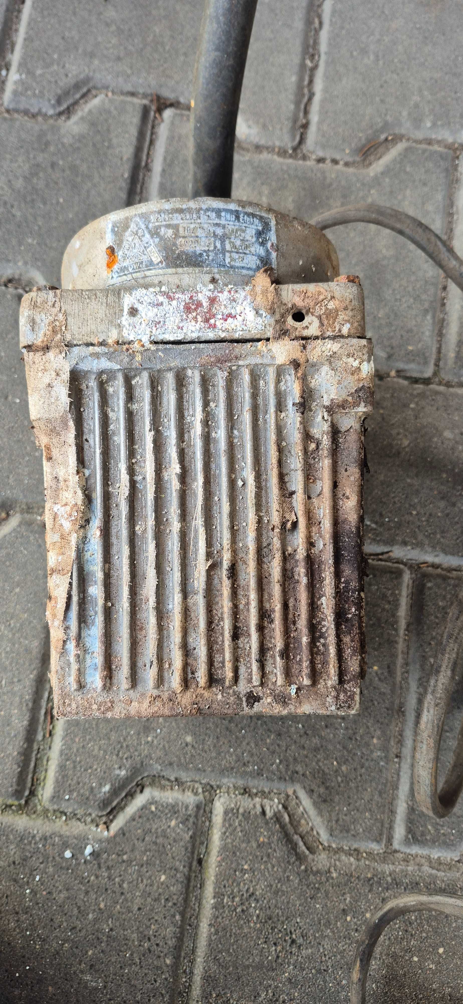 Transformator aluminiony 220V na 24V z czasów PRL-u. Sprawny.