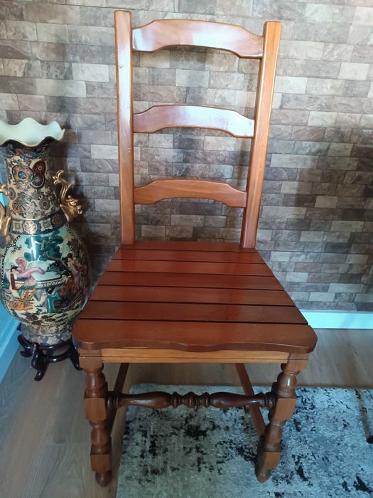 Cadeiras, de madeira