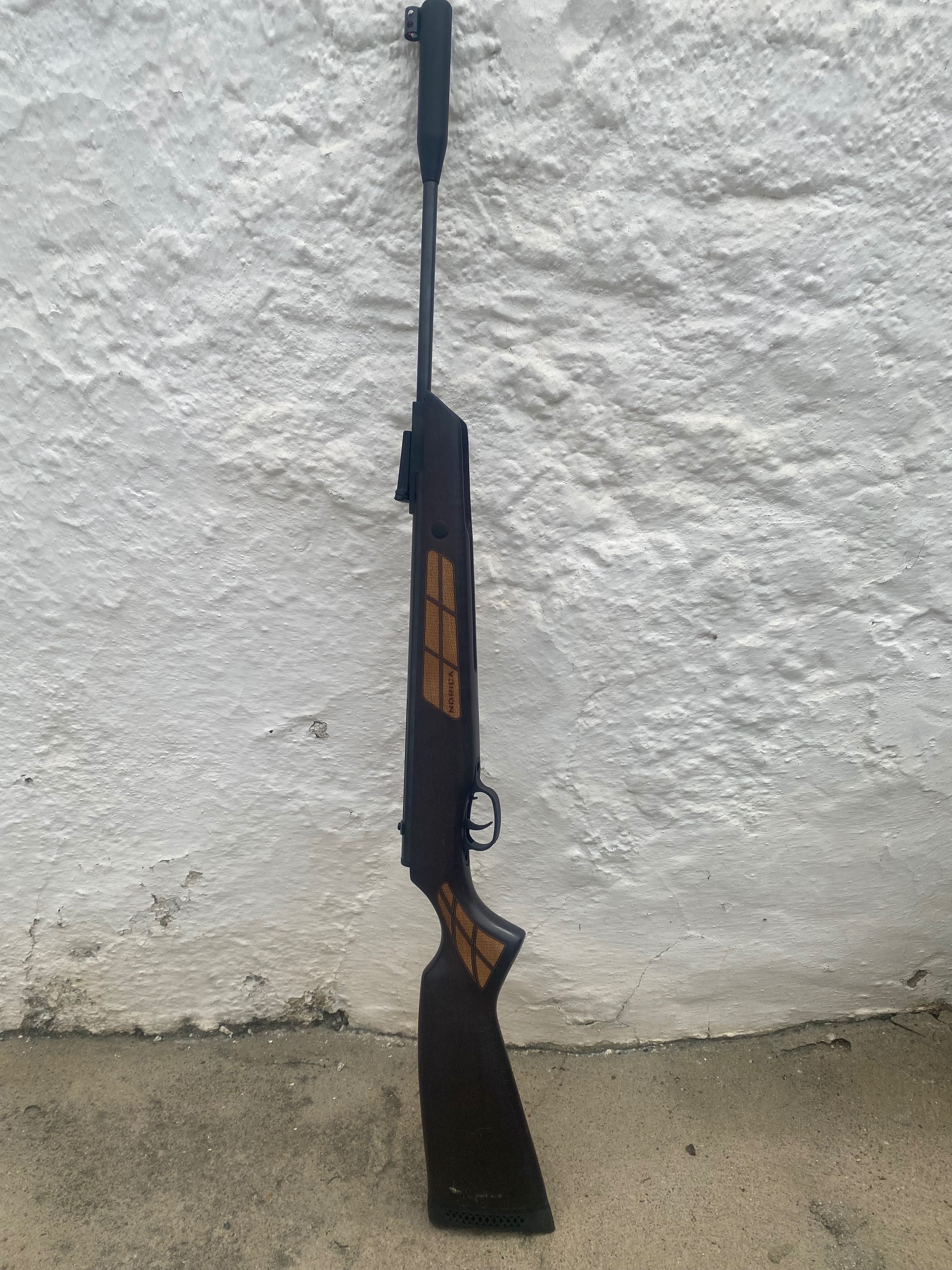Espingarda de pressão Norica 5.5 com mira