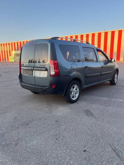 Dacia Logan MCV 2008 года