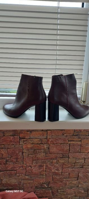 Продам осінні ботінки 39р, нові,не разу не одягнені.По стільці 25.5