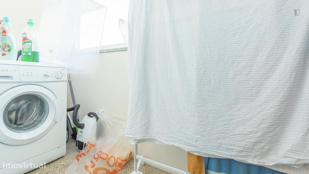 Quarto - localizado em Santo Ildefonso Porto