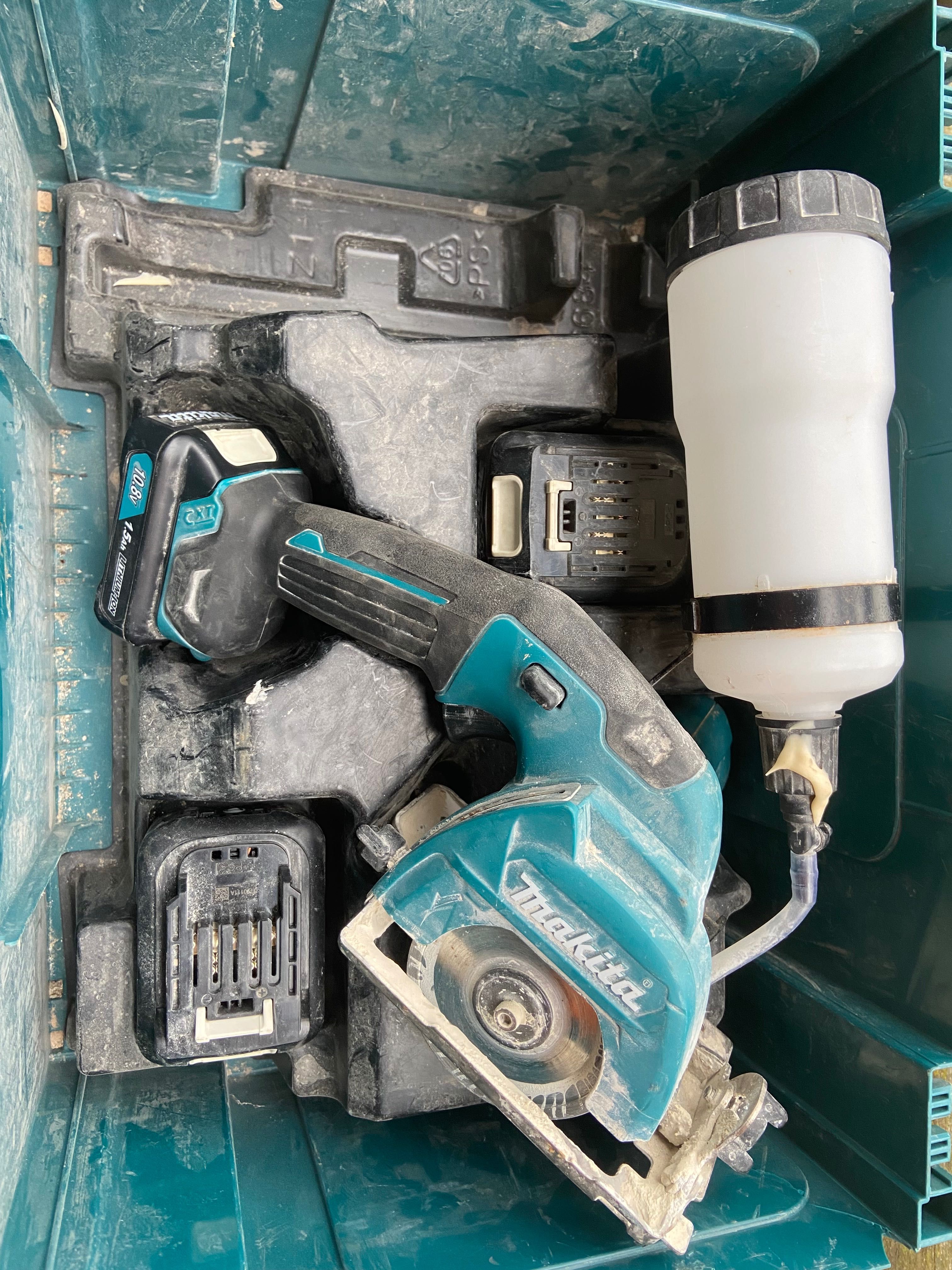 Piła tarczowa , od płytek Makita CC301D