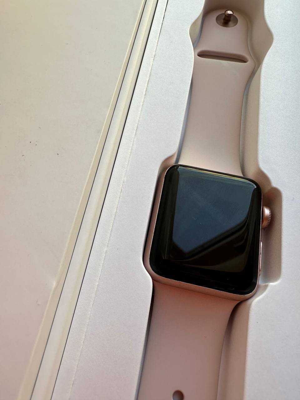 Apple Watch Series 3 GPS + Cellular 38mm Gold Aluminum