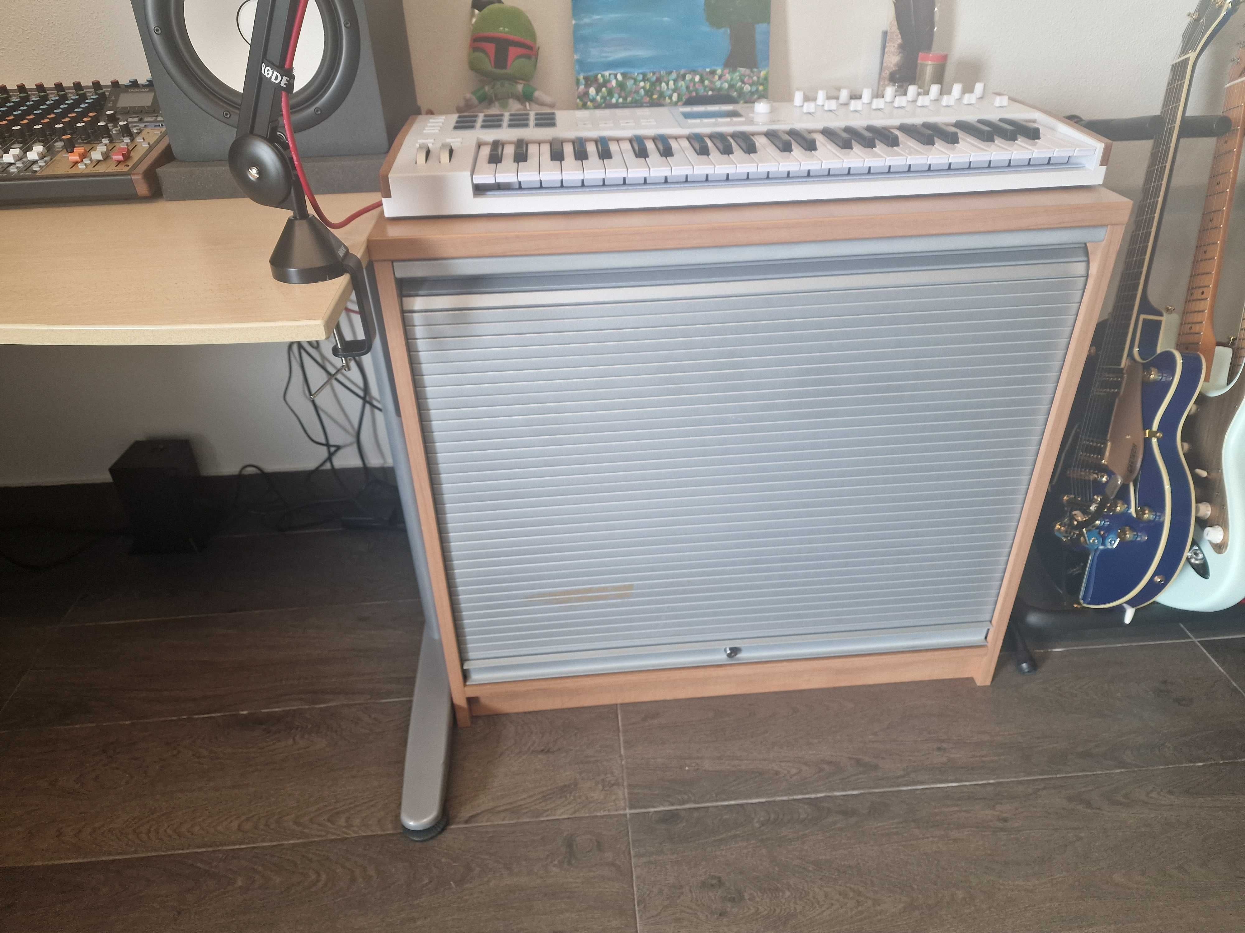 Mesa de escritório de canto e aparador para venda!