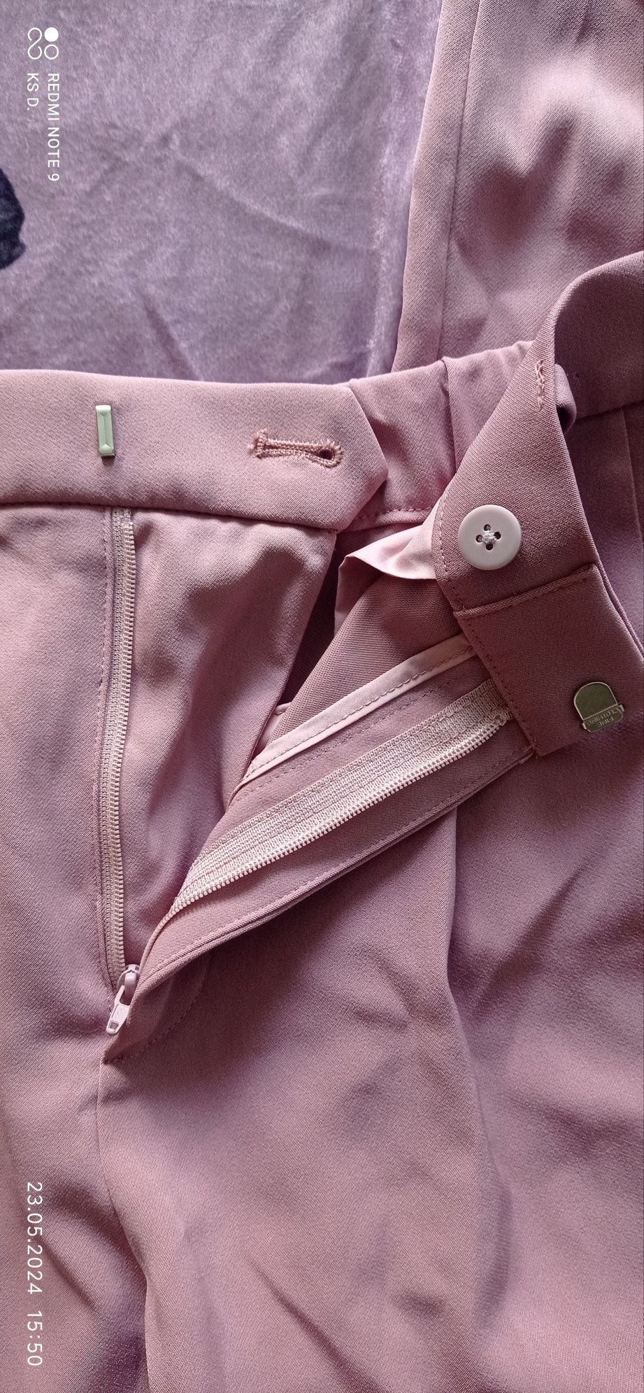 Брюки фирмы Uniqlo.