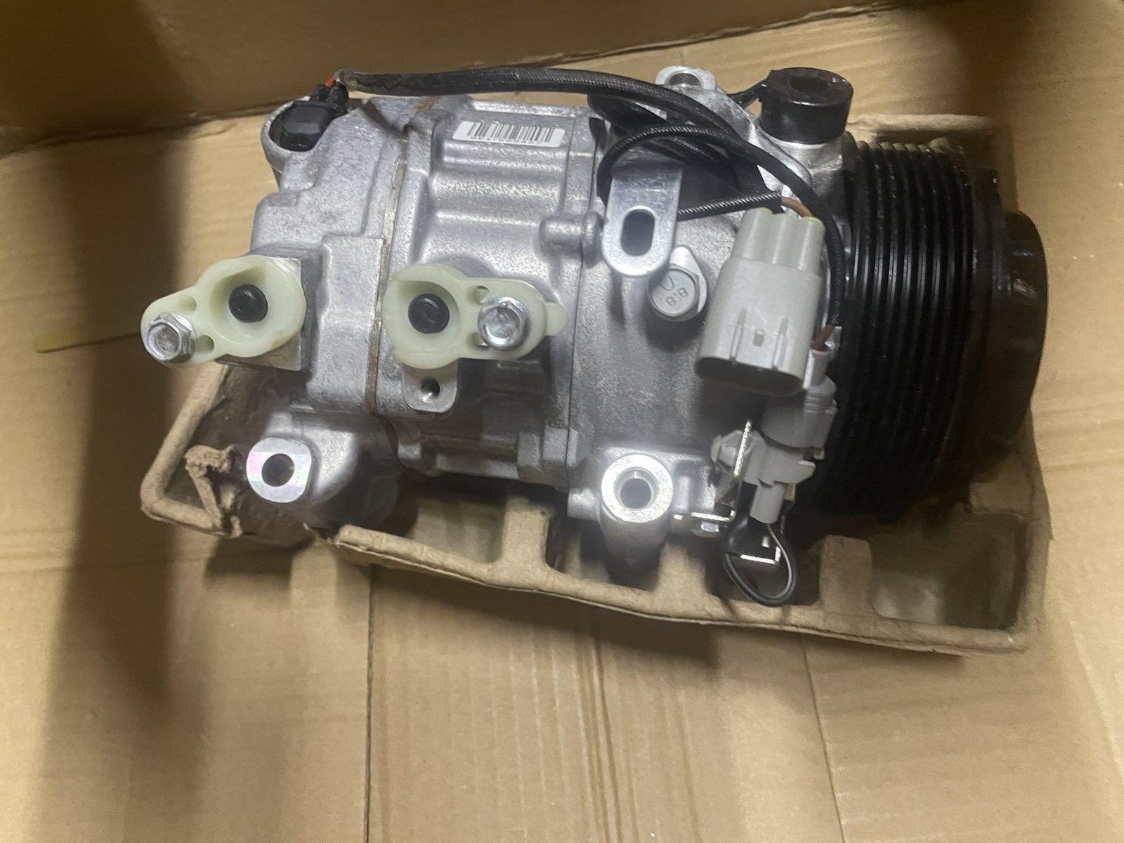 Компресор кондиціонера Denso, 88320-3A520, 447250-2401, 7SAS17C