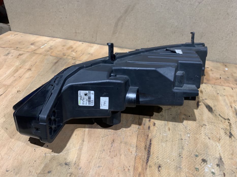 Skoda SuperB III 3 Lift halogen LED DRL prawy 3V0