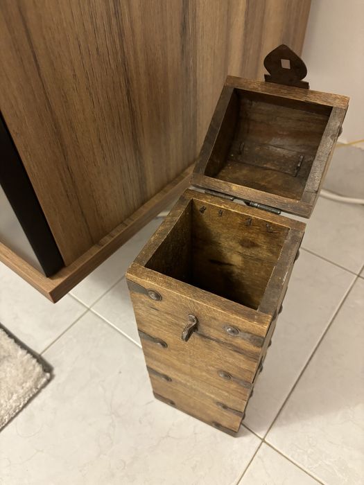 Caixa antiga de madeira