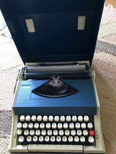Máquina de escrever Messa 2000 S