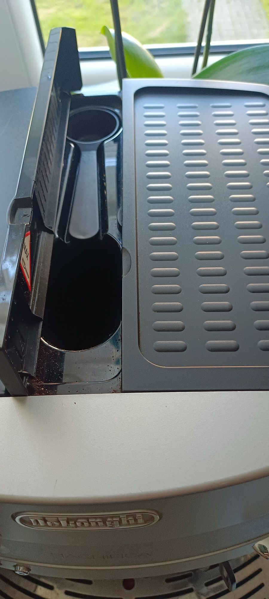 Sprzedam ekspres do kawy DeLonghi magnifica