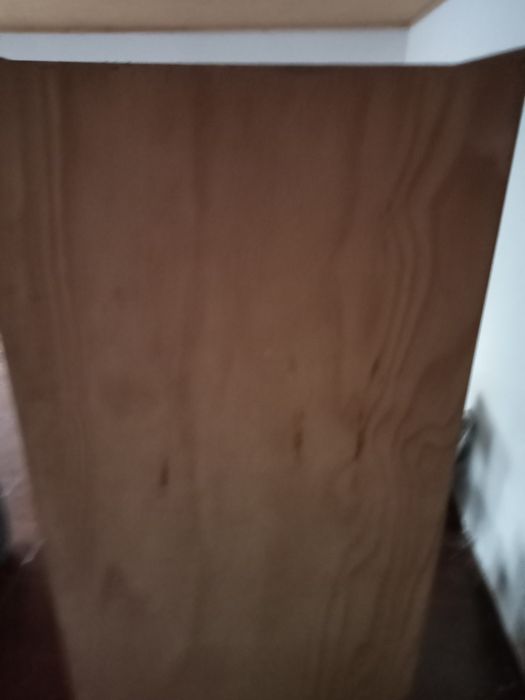 Roupeiro em pinho claro. Altura 1,92 largura 0,90 fundo 0,50cm