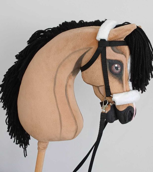 Konik Hobby Horse A3 gniady ujeżdżeniowy z ogłowiem i wodzami