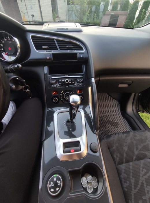 Машина Peugeot 3008 2012 1.6 Дизель Робот