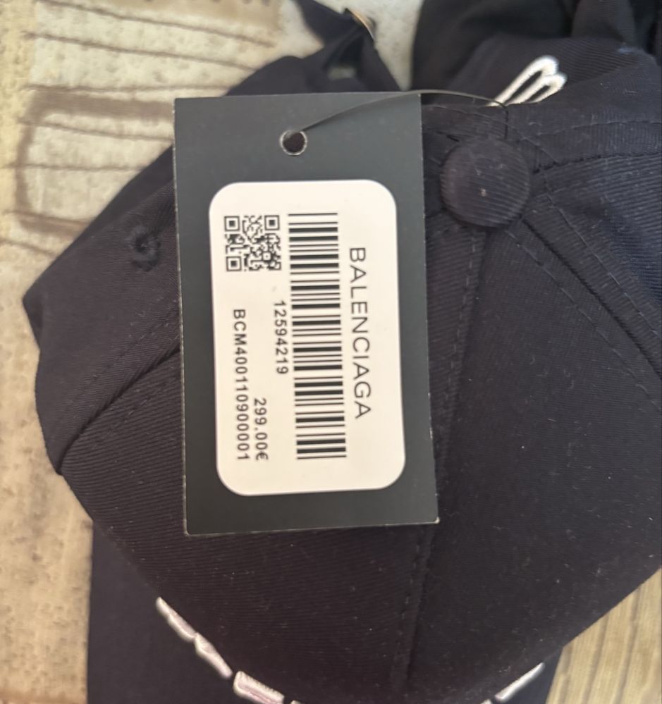 Czapka balenciaga model klasyk