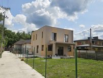 Продаж двох будинків в Козин, біля козинки