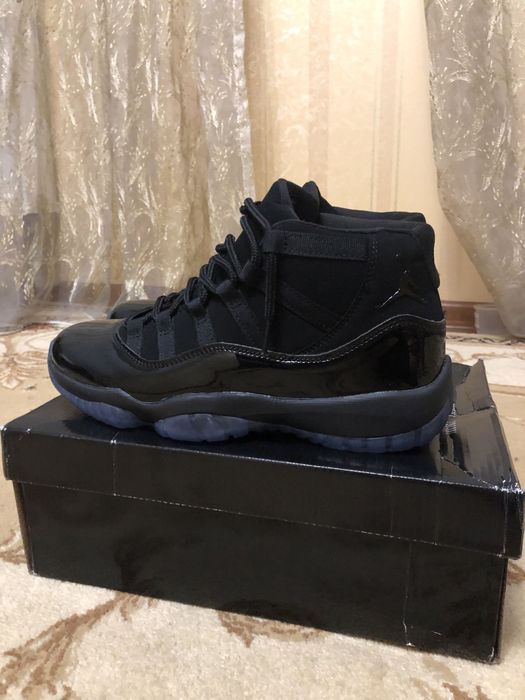 Кросівки Jordan 11 Cap and Gown
