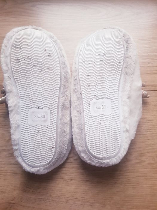 Kapcie damskie z sztucznego futerka marki Pepco Renifery rozmiar 38/39