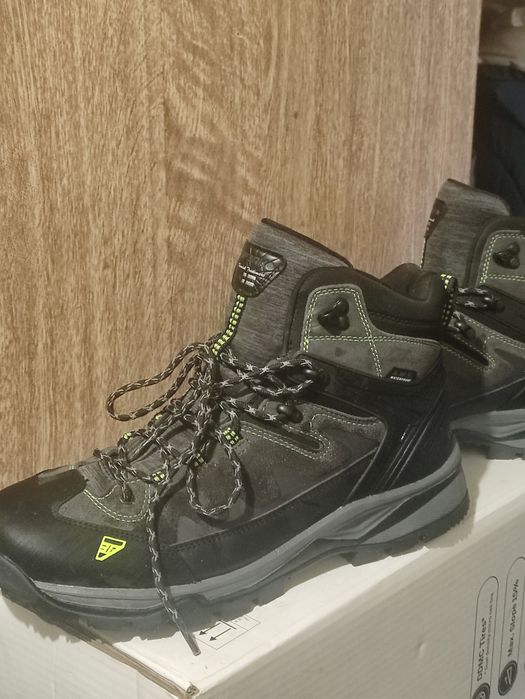 Продам ботинки мужские 46 размер