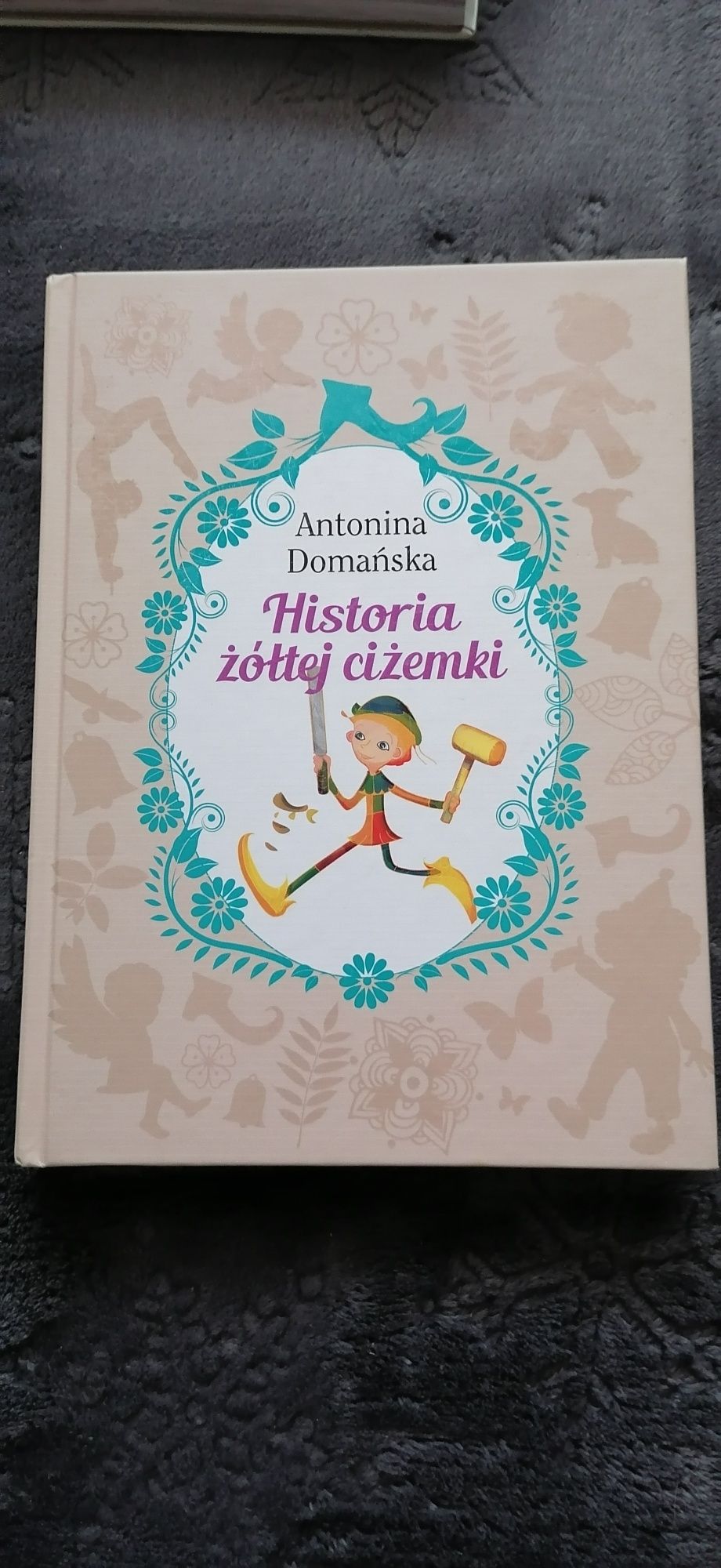 Książka nowa historia żółtej ciżemki