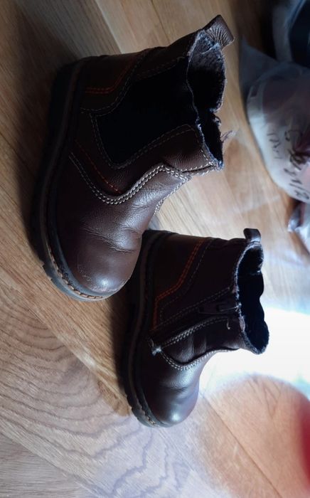 Botas tipo pele de menina - tamanho 22