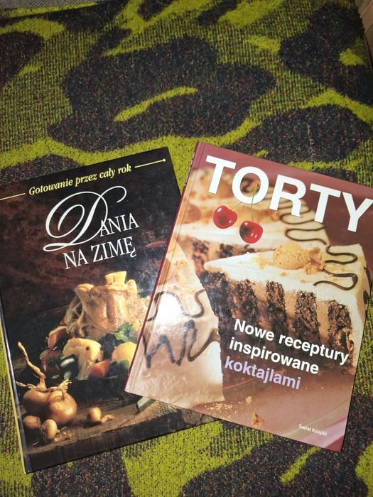 Sprzedam książki Dania na  zimę oraz Torty