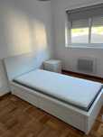 Quarto IKEA Cama + colchão + mesa de cabeceira