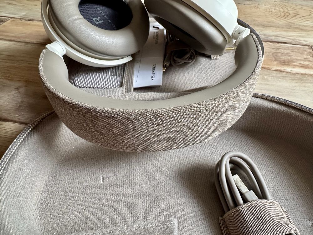 Наушники Sennheiser Momentum 4 (M4AEBT)