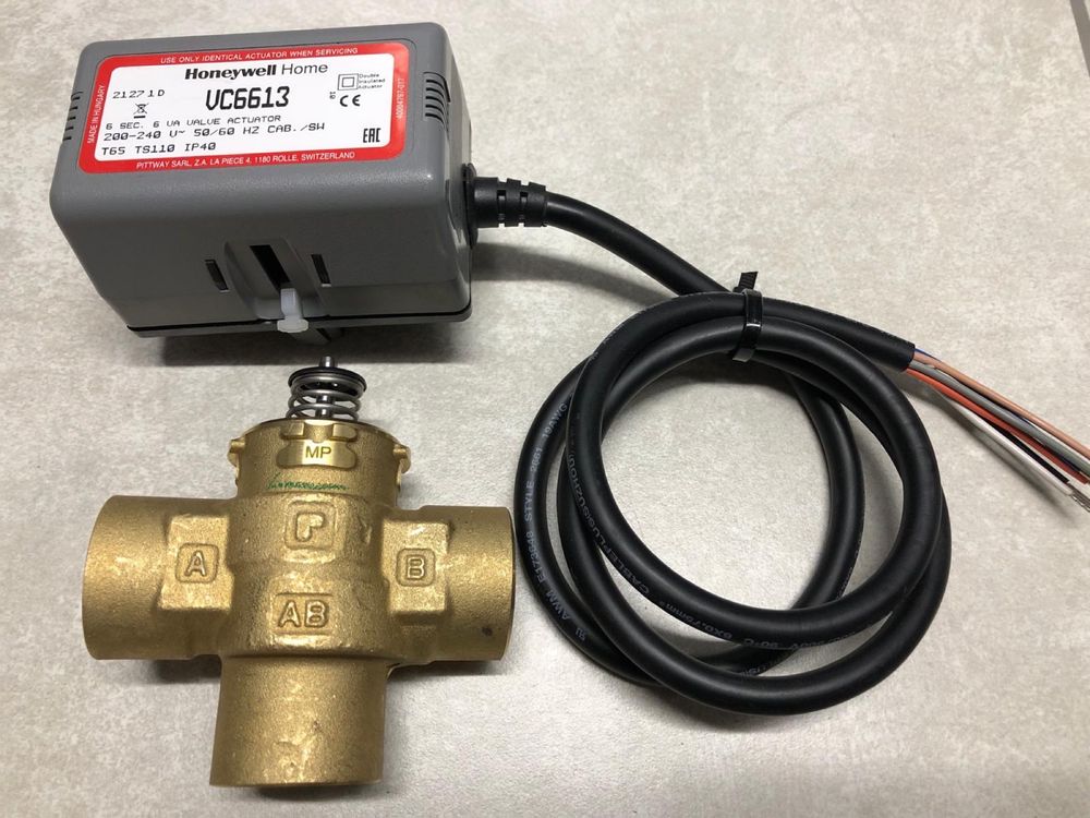 Zawór trójdrożny z siłownikiem Honeywell VC6613