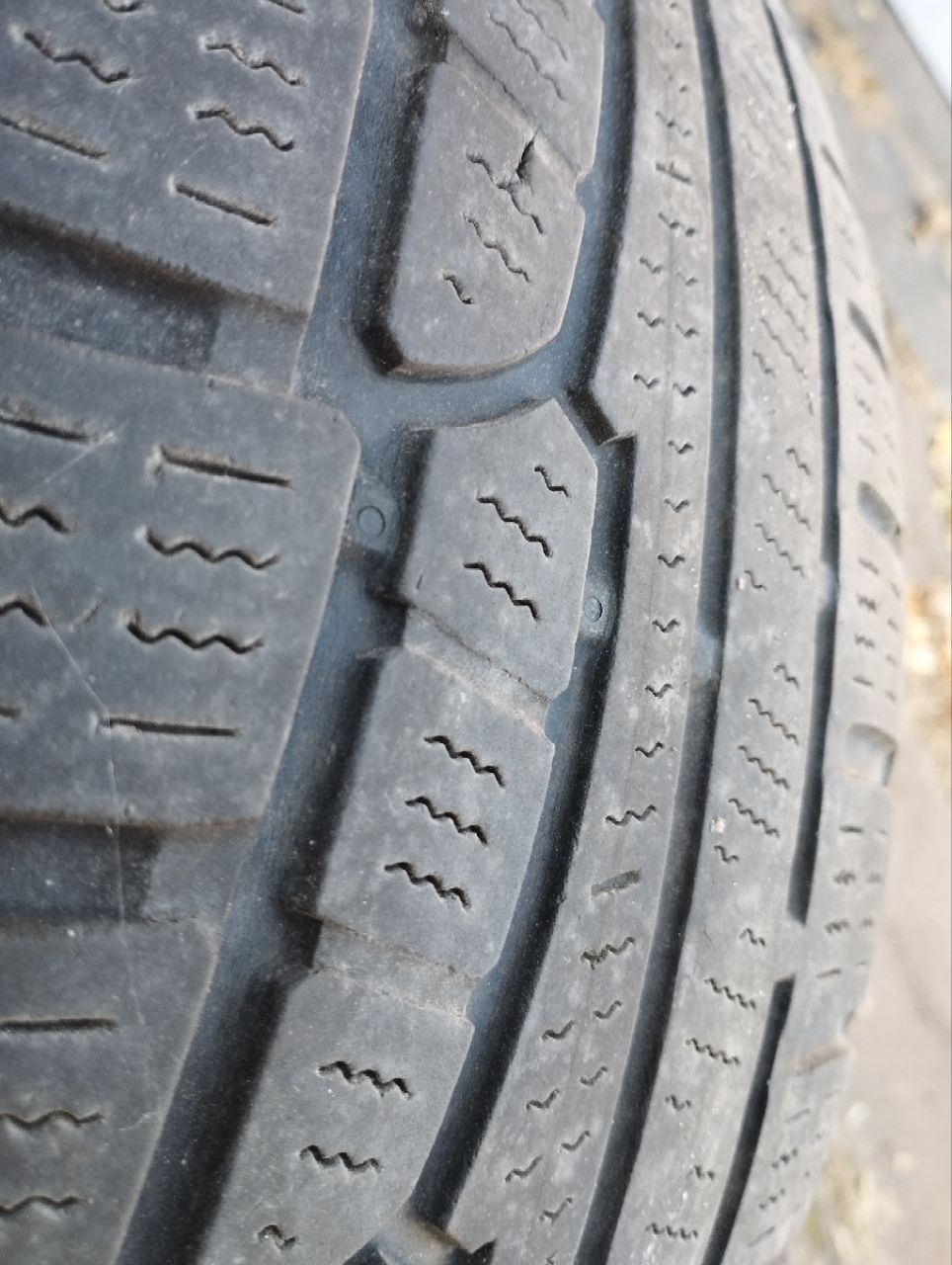 Гума автомобільна зимова 215/65 R16 Nokian