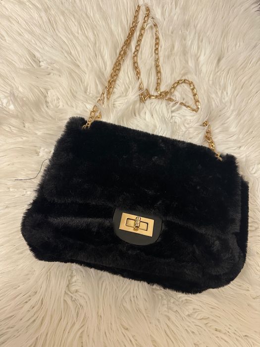 Мягенька сумка з золотим ланцюжком