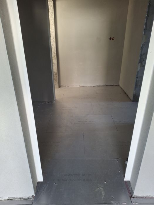 Tynki maszynowe cementowo wapienne