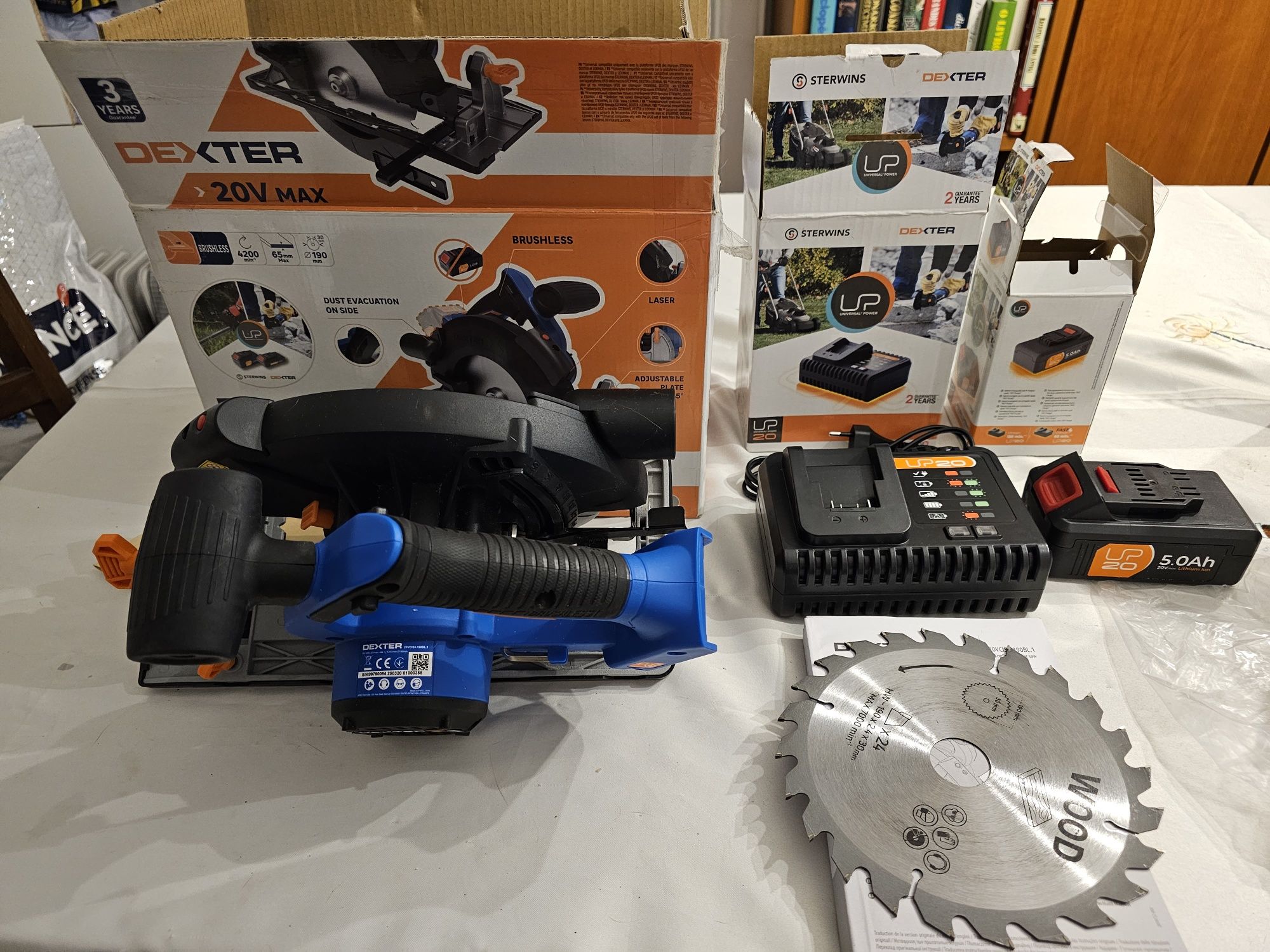 Dexter 20V Max completa com carregador e  bateria