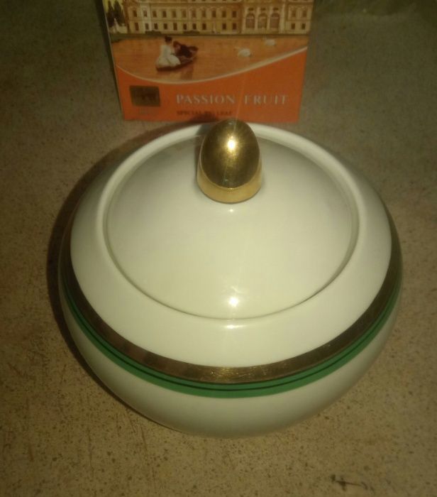 Продам сахарницу